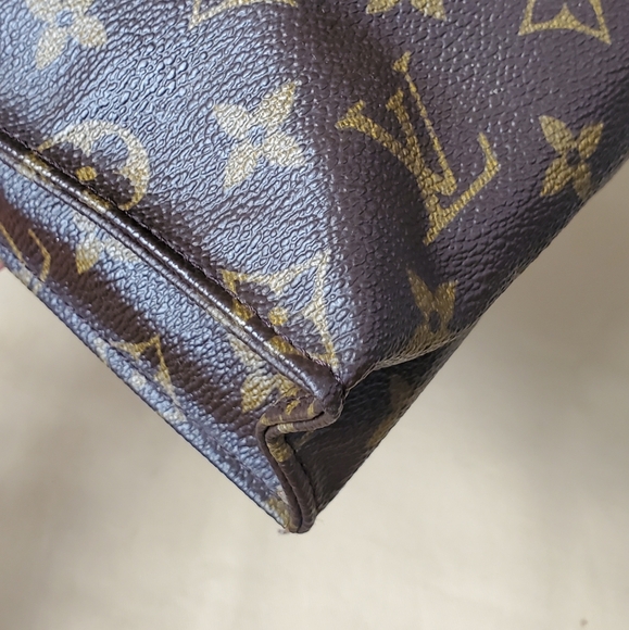 LOUIS VUITTON TOILETRY 26 COSMETIC BAG - Picture 8 of 16